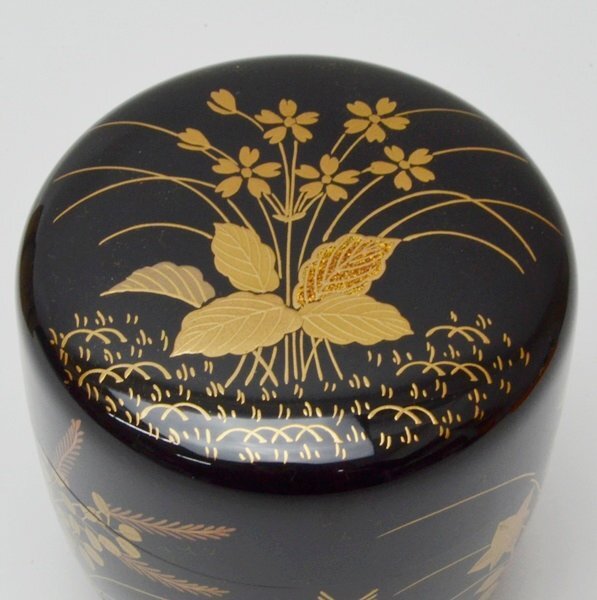 Four seasons flowers maki-e lacquer tea caddy (chū-natsume) by Shintani Kiyoshi