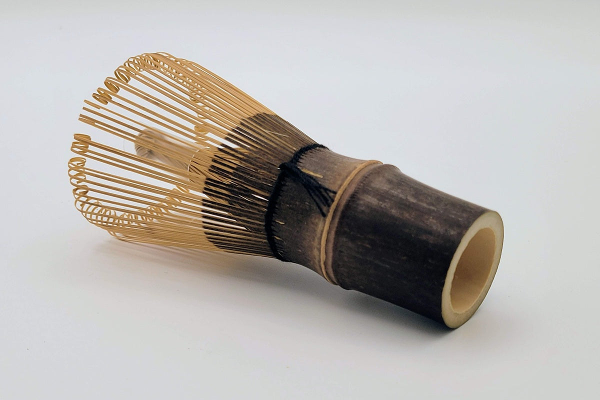 Matcha-Set handgeschnittener schwarzer Bambus-Matcha-Schlagbesen (100 Zähne) 百本立