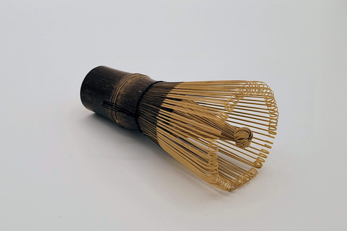 Matcha-Set handgeschnittener schwarzer Bambus-Matcha-Schlagbesen (100 Zähne) 百本立